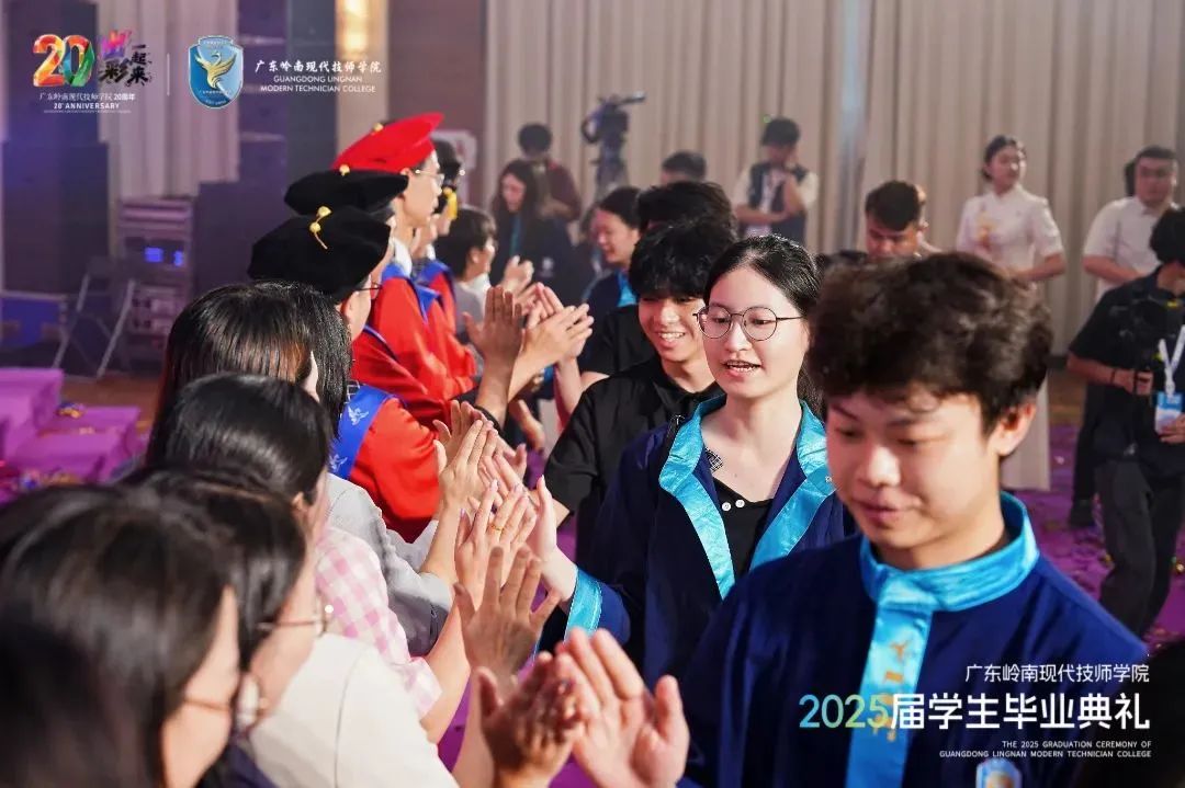 085fe6eb48de4ecfb9936711fa3a37e7 图片
