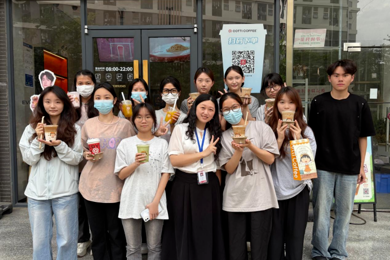 贸易场景驱动讲授！看利来国际学子若何在一杯咖啡钟装泡”出真知