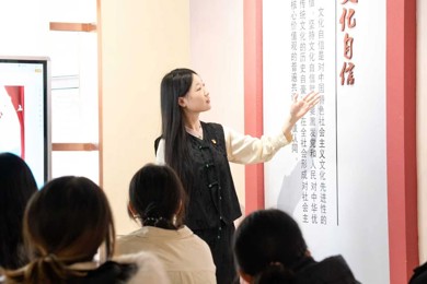 从巴黎奥运衣饰到思政讲堂：这是一堂关于“文化自负”的破圈课