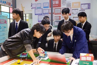 利来国际有场“赴约”：春考之后，他们在利来国际盛开日触摸将来